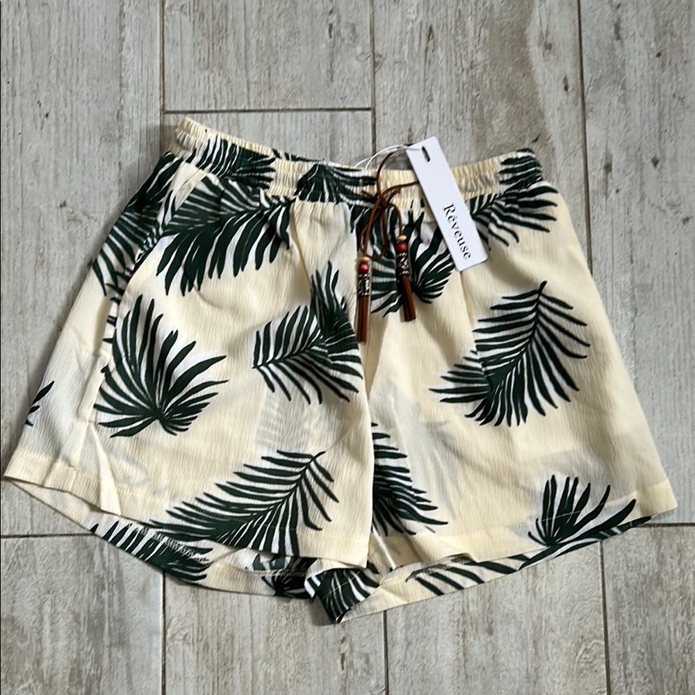 [Rêveuse] Palm Leaf Printed Shorts- Size Medium NWT
